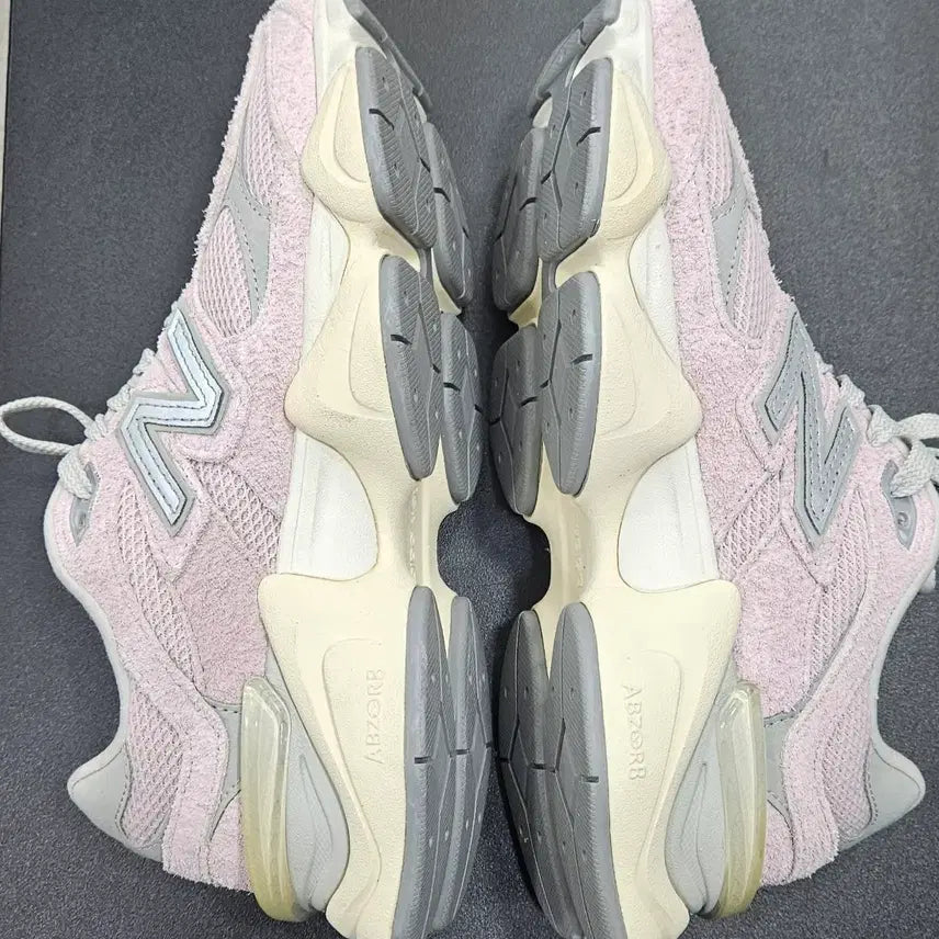 [BUNJANG] New Balance 9060 December Sky Sneakers / 뉴발란스(New Balance) 9060 디셈버 스카이 240mm