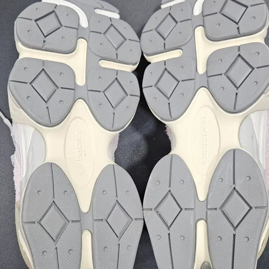 [BUNJANG] New Balance 9060 December Sky Sneakers / 뉴발란스(New Balance) 9060 디셈버 스카이 240mm