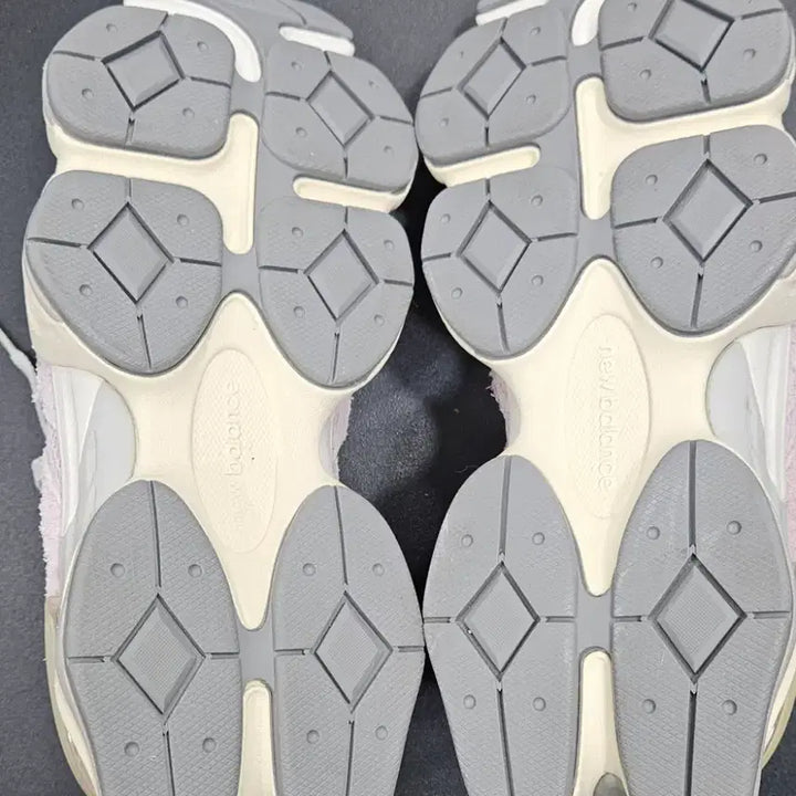 [BUNJANG] New Balance 9060 December Sky Sneakers / 뉴발란스(New Balance) 9060 디셈버 스카이 240mm