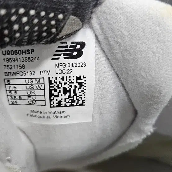[BUNJANG] New Balance 9060 December Sky Sneakers / 뉴발란스(New Balance) 9060 디셈버 스카이 240mm