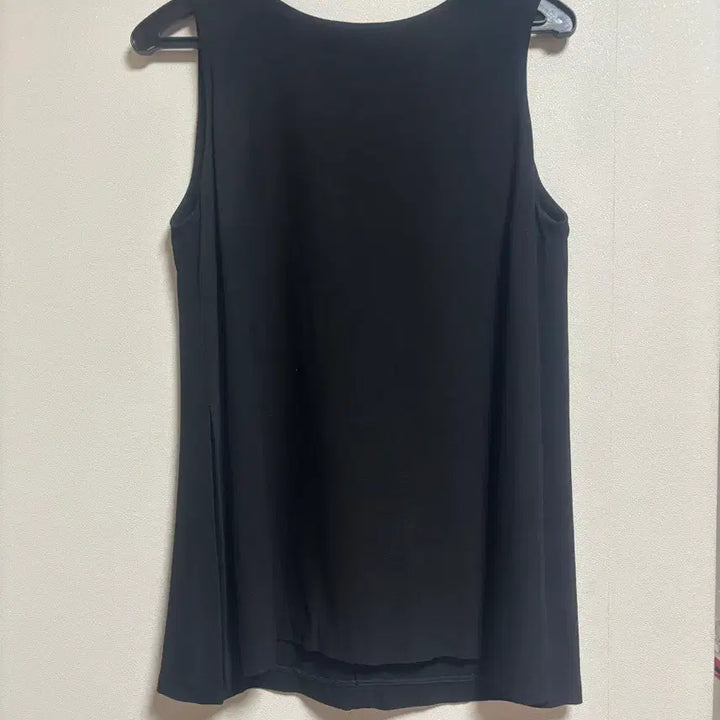 [BUNJANG] Mishimoduutti Black Sleeveless T-shirt / 미시모두띠 블랙 민소매 티셔츠