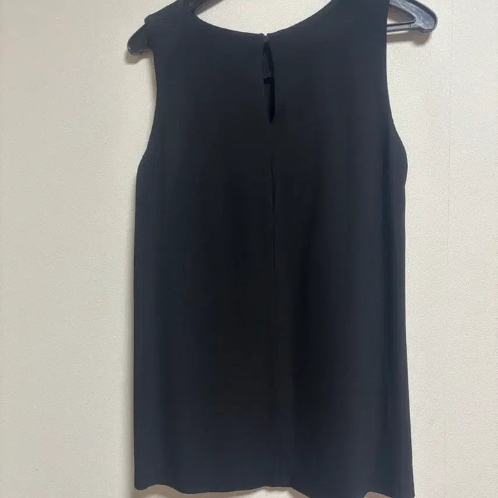 [BUNJANG] Mishimoduutti Black Sleeveless T-shirt / 미시모두띠 블랙 민소매 티셔츠