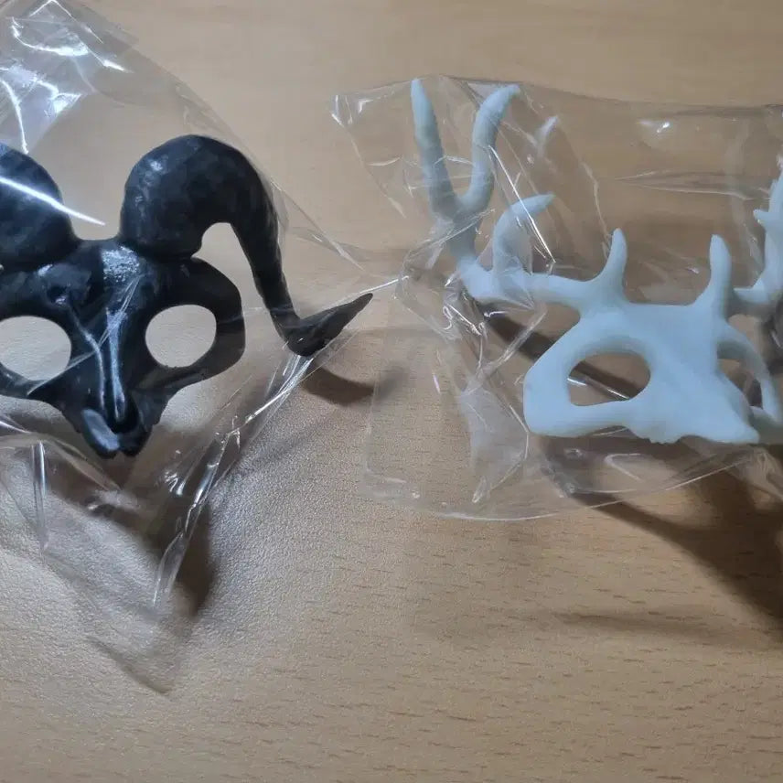 [BUNJANG] Black Goat and White Roe Mask 10cm Doll Prop / 괴담출근 검은색 산양 하얀색 노루 가면 10cm 인형 소품