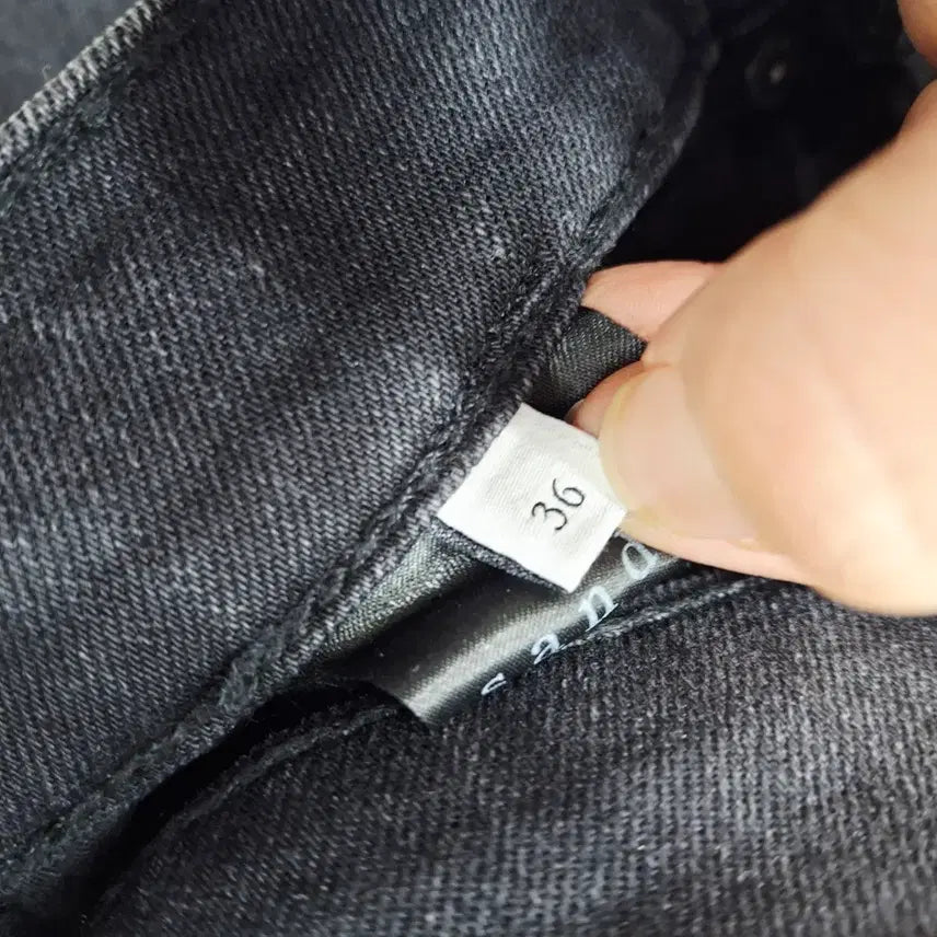 [BUNJANG] Sandro Straight-Cut Raw Edge Black Jeans / 산드로 스트레이트컷 로우 엣지 블랙진 청바지36