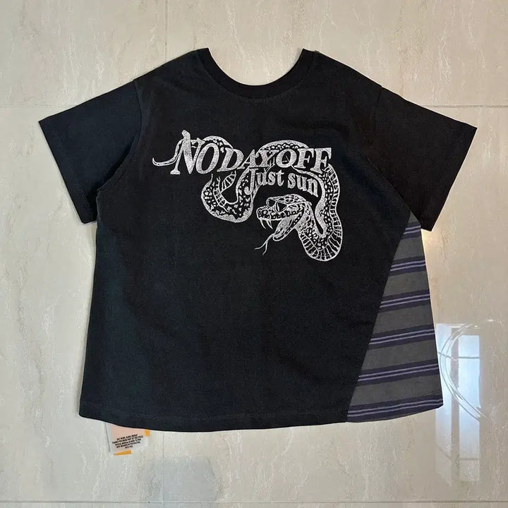 [BUNJANG] Casual Manual Reversible Snake T-Shirt Charcoal / 캐주얼 매뉴얼 리버시블 스네이크 티셔츠 챠콜