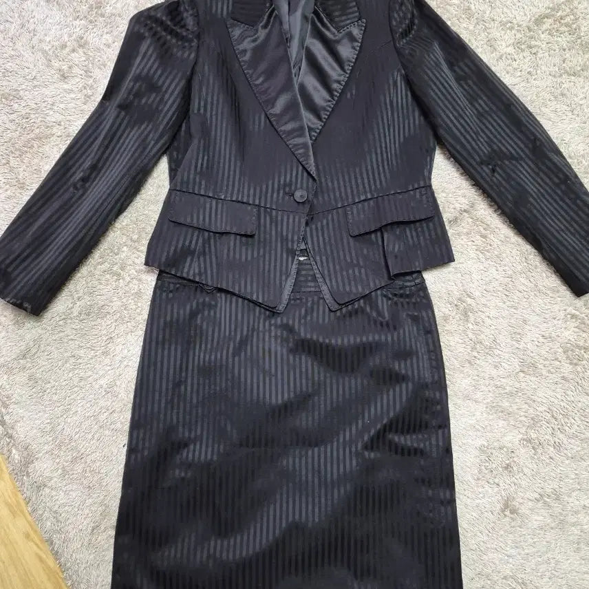 [BUNJANG] Black Striped Women&