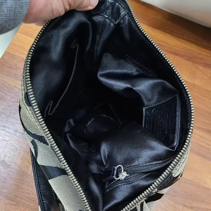 [BUNJANG] Coach Signature Hobo Bag Black Shoulder Bag / 코치 시그니처 호보백 블랙 숄더백