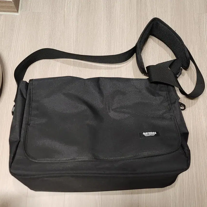 [BUNJANG] VIMOS Square Messenger Bag - Black / 바이모스 스퀘어 메신저백 블랙