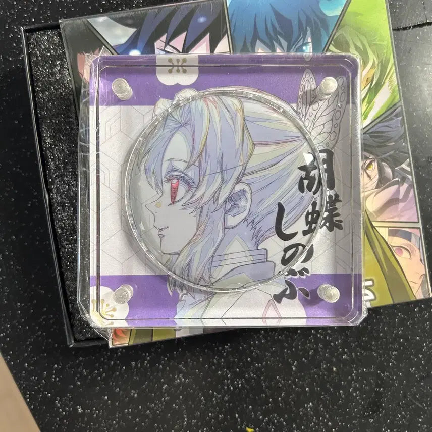 [BUNJANG] Demon Slayer Shinobu Badge Acrylic Display / 새것 귀멸의 칼날  시노부 뱃지 아크릴 수정 제품  진열품