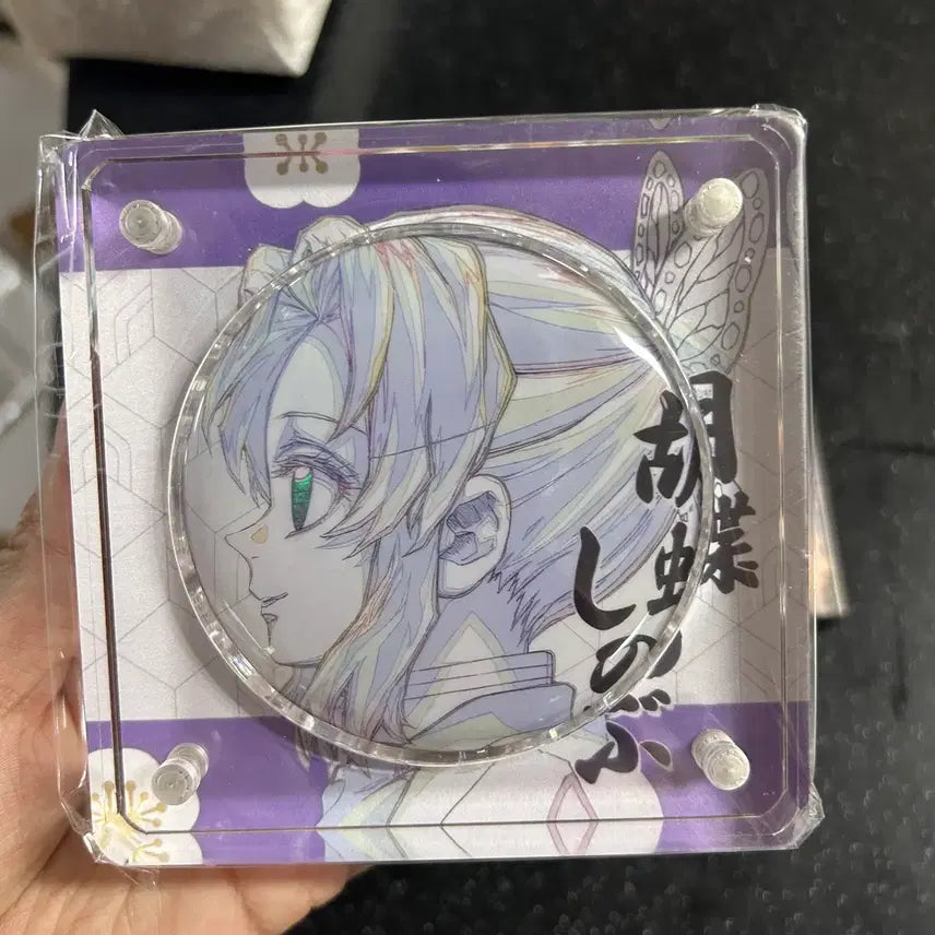 [BUNJANG] Demon Slayer Shinobu Badge Acrylic Display / 새것 귀멸의 칼날  시노부 뱃지 아크릴 수정 제품  진열품