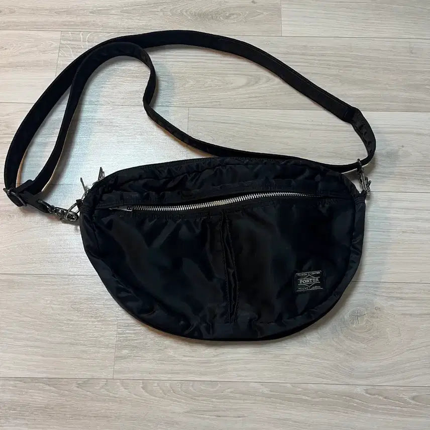 [BUNJANG] Yoshida Porter Tanker Half Moon Crossbody Bag / 요시다포터 탱커 반달백 크로스백
