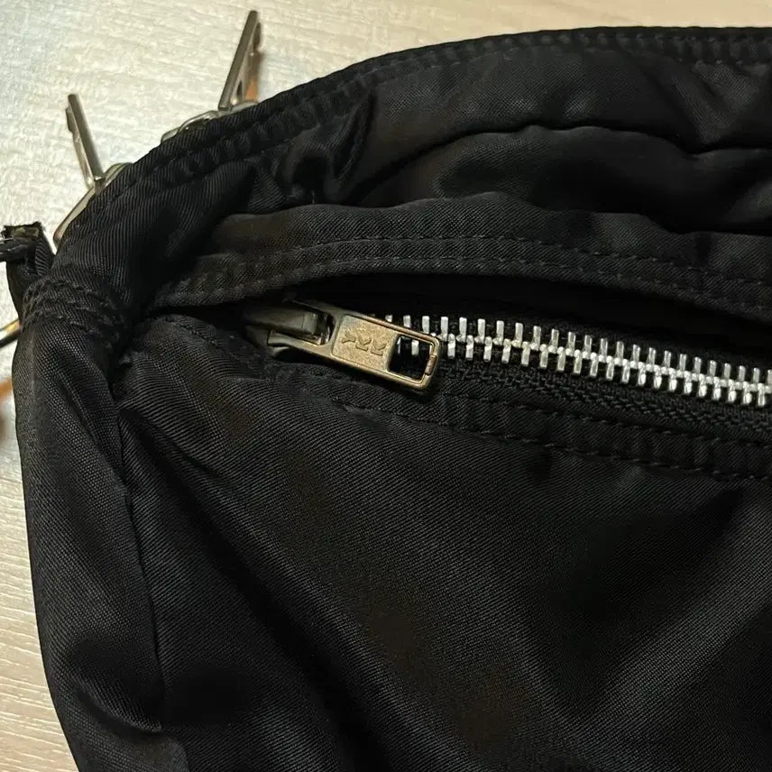 [BUNJANG] Yoshida Porter Tanker Half Moon Crossbody Bag / 요시다포터 탱커 반달백 크로스백