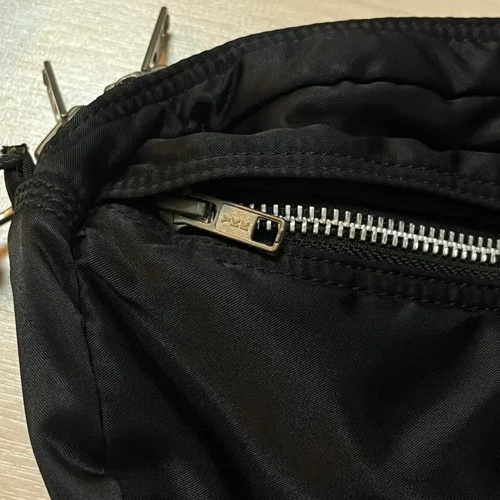 [BUNJANG] Yoshida Porter Tanker Half Moon Crossbody Bag / 요시다포터 탱커 반달백 크로스백