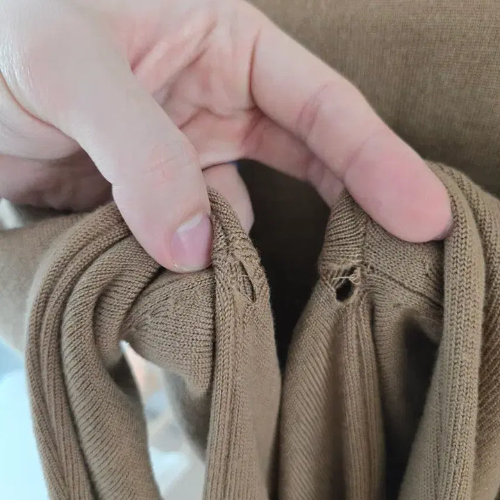 [BUNJANG] Lacoste Brown Wool V-Neck Knit Sweater / 라코스테 브라운 울100% 니트 105사이즈