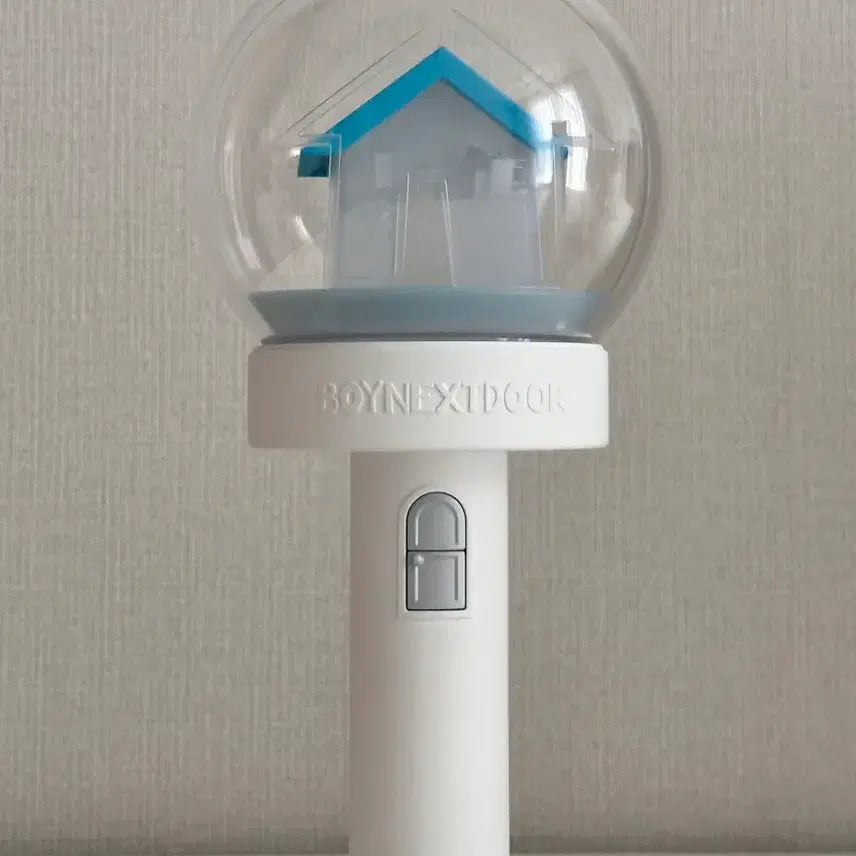 [BUNJANG] BOYNEXTDOOR Wondersick Lightstick - TaeSan, WoonHak, SungHo, LeeHan, JaeHyun, &amp; RiWoo Photocard Bundle / 보넥도 응원봉 원더스틱 양도 태산 운학 성호 이한 재현 리우 포카