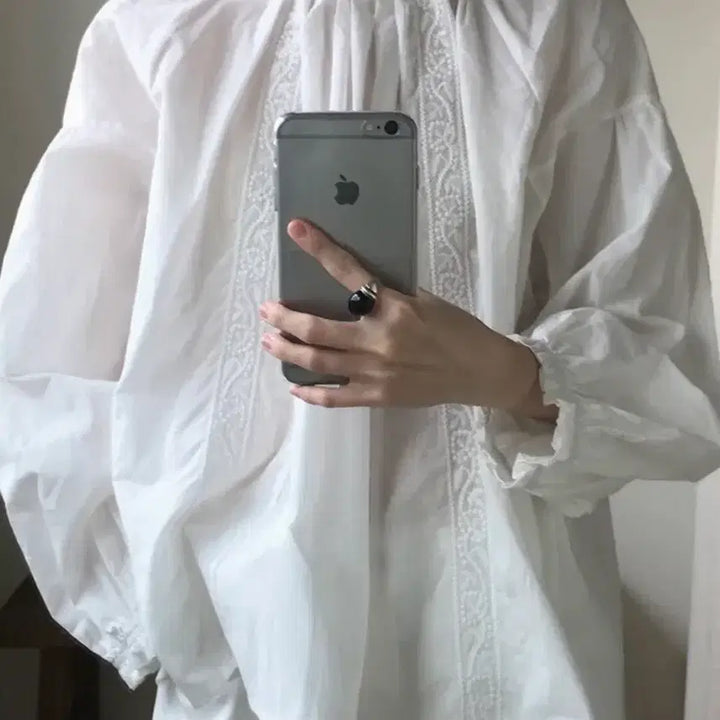 [SOLD OUT] (1회착용) 메이비베이비 Lissana blouse 블라우스