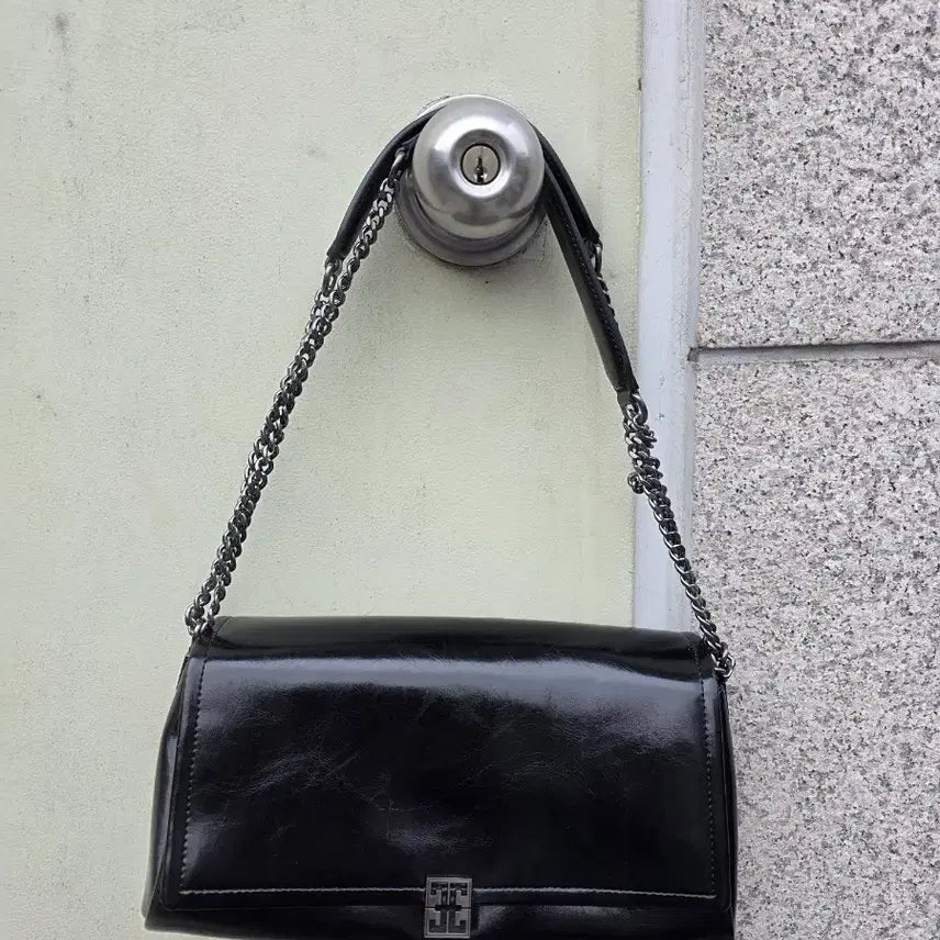 [SOLD OUT] 폴뉴아 블랙 체인 숄더백