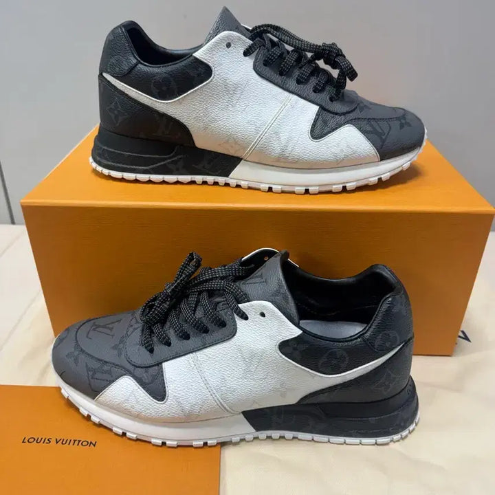 [BUNJANG] Louis Vuitton LV Monogram Run Away Sneakers / 6/250)루이비통 lv모노그램 런어웨이 스니커즈