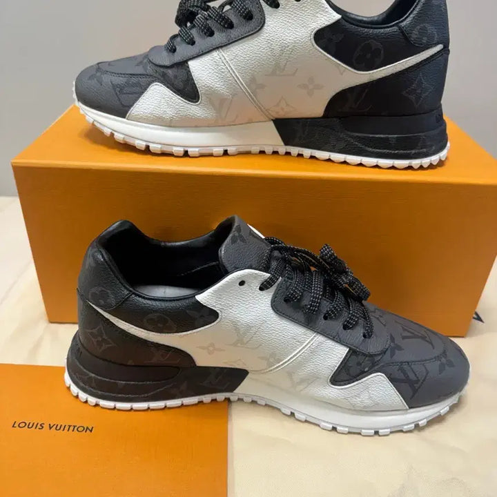 [BUNJANG] Louis Vuitton LV Monogram Run Away Sneakers / 6/250)루이비통 lv모노그램 런어웨이 스니커즈