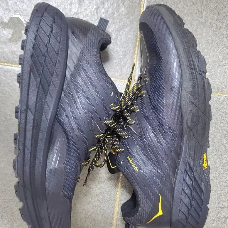 [BUNJANG] HOKA Speedgoat 4 GTX Trail Running Shoes / HOKA 호카 스피드고트4 GTX 트레일 런닝화