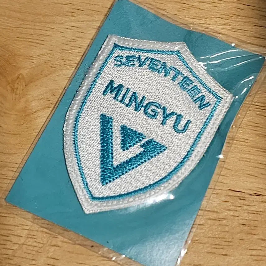 [BUNJANG] Seventeen Mingyu Shadow Concert Embroidered Badge MD / 세븐틴 민규 샤다콘 자수 뱃지 MD