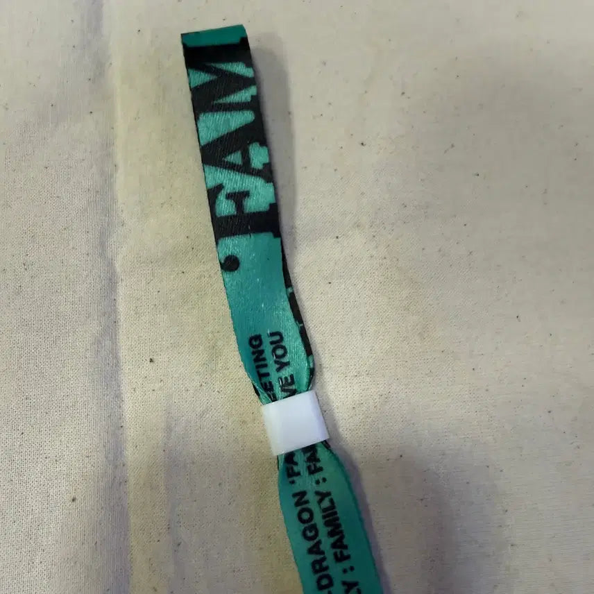 [BUNJANG] G-Dragon GD Fanmeeting First Day Wristband / 지드래곤 지디 팬미팅 첫날 첫콘 입장팔찌