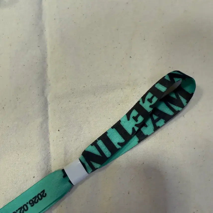 [BUNJANG] G-Dragon GD Fanmeeting First Day Wristband / 지드래곤 지디 팬미팅 첫날 첫콘 입장팔찌