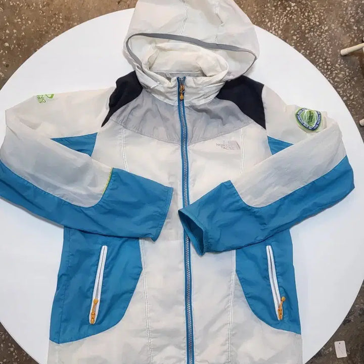 [SOLD OUT] 노스페이스 바람막이 화이트/블루 여성