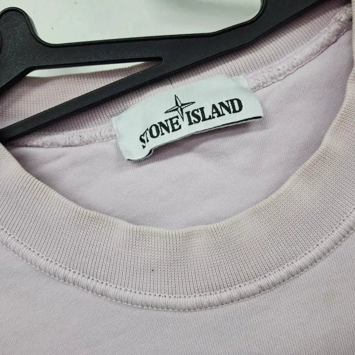 [BUNJANG] Stone Island Crewneck Sweatshirt L Rose Pink / 스톤아일랜드 매장판 와펜 크루넥 스웨트셔츠 맨투맨 티셔츠 L 로즈 핑크