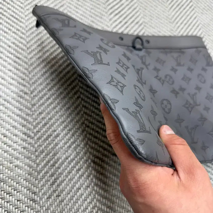 [BUNJANG] Louis Vuitton Shadow Pochette Clutch / [A급/정품] 루이비통 쉐도우 포쉐트 클러치