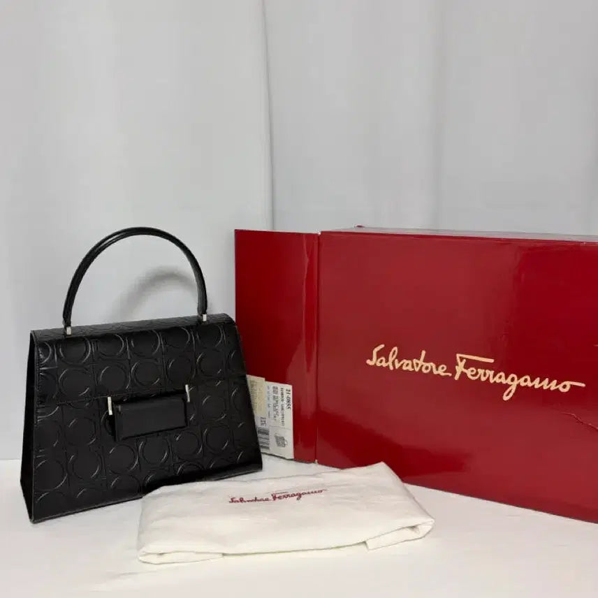 [BUNJANG] Salvatore Ferragamo Gancini Black Leather Kelly Bag / 살바토레 페라가모 간치니 블랙 가죽 켈리백 Made in ITALY .