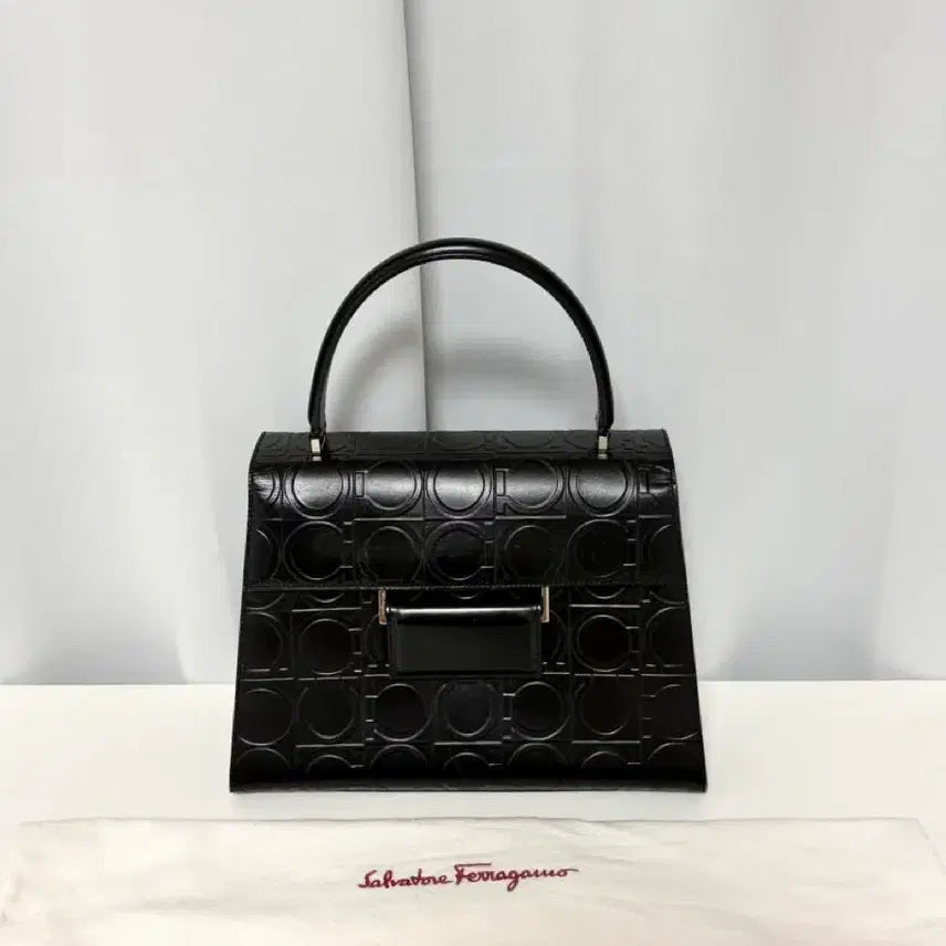 [BUNJANG] Salvatore Ferragamo Gancini Black Leather Kelly Bag / 살바토레 페라가모 간치니 블랙 가죽 켈리백 Made in ITALY .