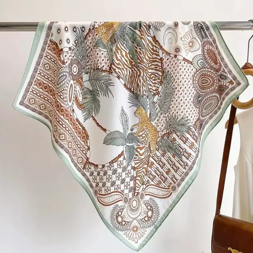 [BUNJANG] Patterned Ivory Scarf / 패턴 스카프(새상품)