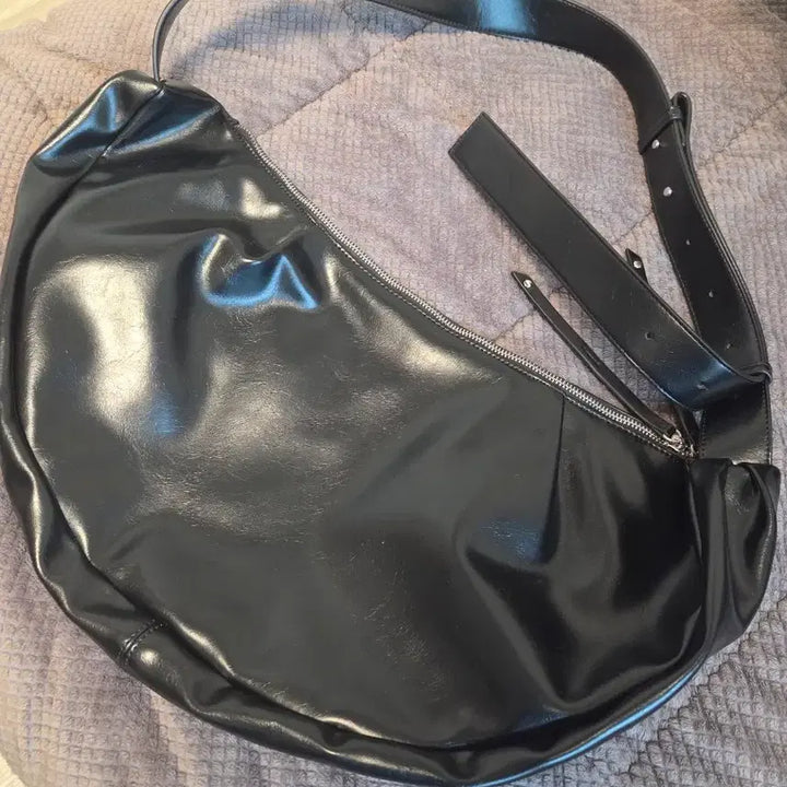 [BUNJANG] Drawfit Hobo Leather Crossbody Bag / 드로우핏 호보 레더 크로스백 블랙