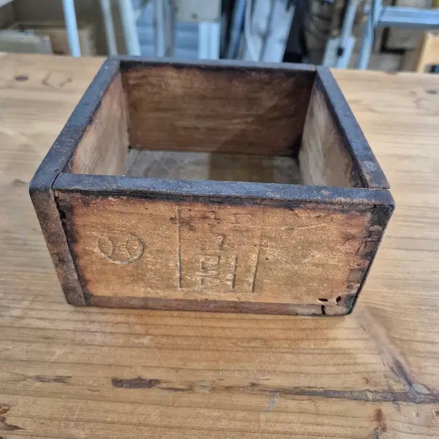 [BUNJANG] Antique Korean Doetbak Measuring Tool / 옛날 됫박(되) 검인본