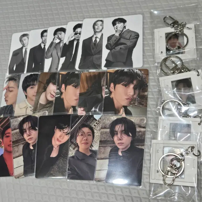 [BUNJANG] BTS Arirang Photocard &amp; Keyring Bundle Set / BTS 아리랑 포카 및 키링 일괄 양도