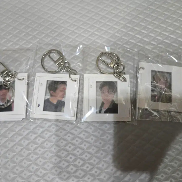 [BUNJANG] BTS Arirang Photocard &amp; Keyring Bundle Set / BTS 아리랑 포카 및 키링 일괄 양도