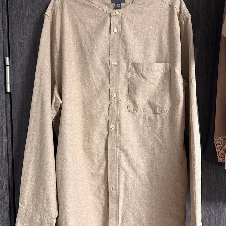 [BUNJANG] H&amp;M Henley Neck Long Sleeve Shirt Beige / 새) H&amp;M 헨리넥 긴팔 셔츠 베이지