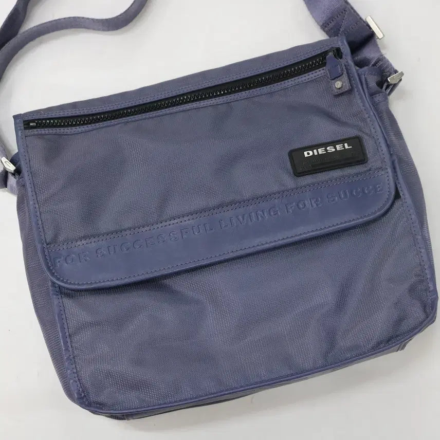 [BUNJANG] DIESEL Vintage Pocket Logo Nylon Messenger Bag / DIESEL 디젤 빈티지 포켓 로고 나일론 크로스 메신저 백