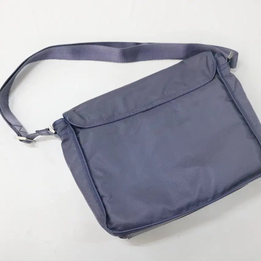 [BUNJANG] DIESEL Vintage Pocket Logo Nylon Messenger Bag / DIESEL 디젤 빈티지 포켓 로고 나일론 크로스 메신저 백