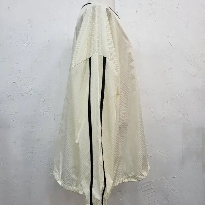 [SOLD OUT] 아이보리 체크 패턴 바람막이 풀오버F