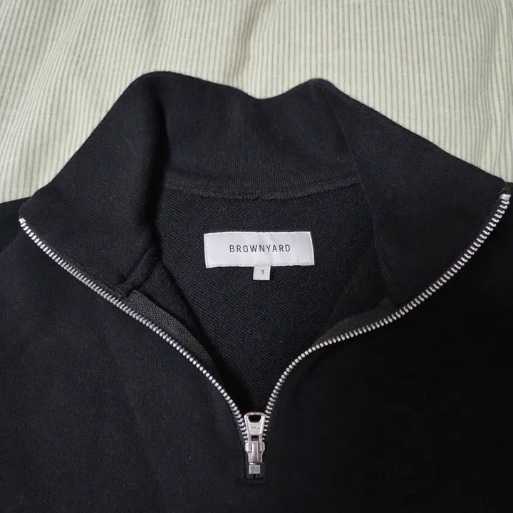 [BUNJANG] Brownyard Soft Sweat Half Zip-Up Black Quarter Zip-Up Sweatshirt / 브라운야드 소프트 스웻 하프 집업 3 블랙 / 쿼터집업 반집업 맨투맨