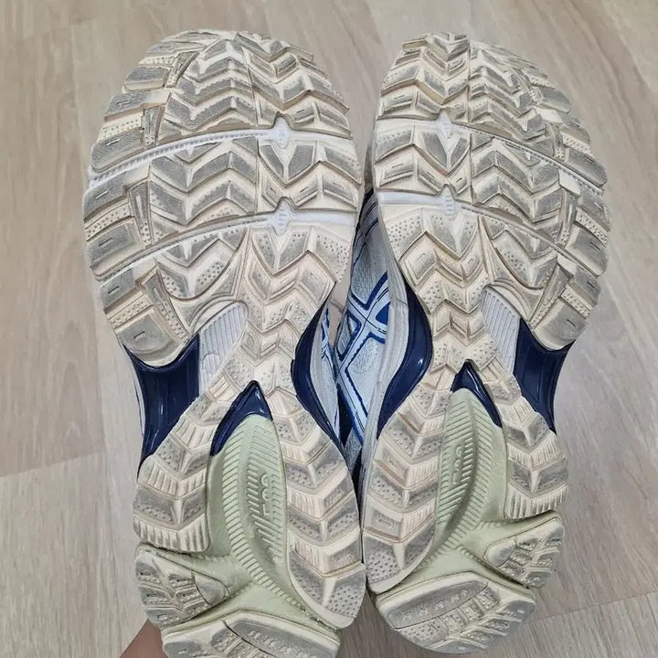 [BUNJANG] Asics Gel-Kahana 8 (260mm) Running Shoes / 아식스 젤 카하나 8  1011B109  (260size)