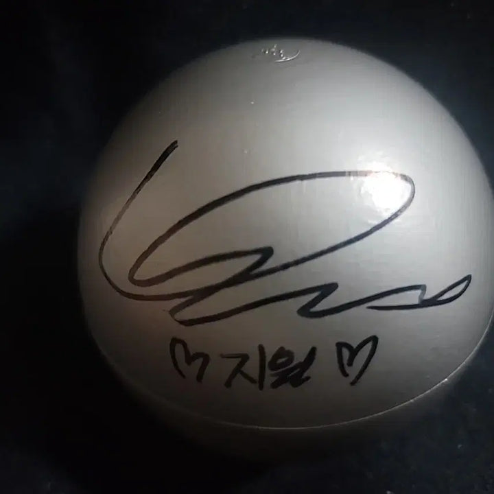 [BUNJANG] fromis_9 Park Jiwon Signed Ball / 프로미스나인 앵콜 콘서트 박지원 싸인볼