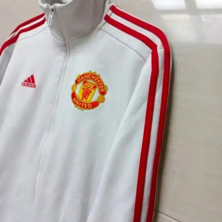 [BUNJANG] Adidas Manchester United White and Red Track Top Jersey (Size 95/M) / 아디다스 희귀 대장급 맨유 흰빨 화이트 트랙탑 저지 져지집업 95/M