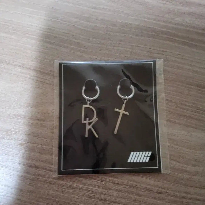 [BUNJANG] iKON DK Cross Earrings / 아이콘 DK 동혁이 십자가 귀걸이팔아요