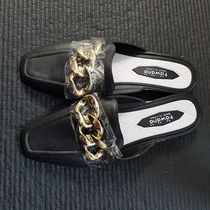[BUNJANG] Tawana Gold Chain Black Mule Slippers / (미착용)Tawana 금장 체인 장식 블랙 뮬 슬리퍼