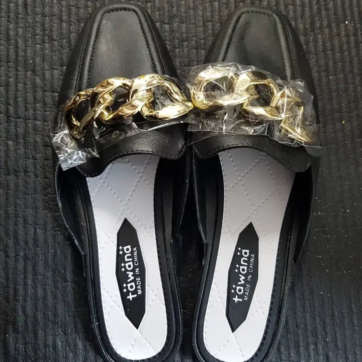 [BUNJANG] Tawana Gold Chain Black Mule Slippers / (미착용)Tawana 금장 체인 장식 블랙 뮬 슬리퍼
