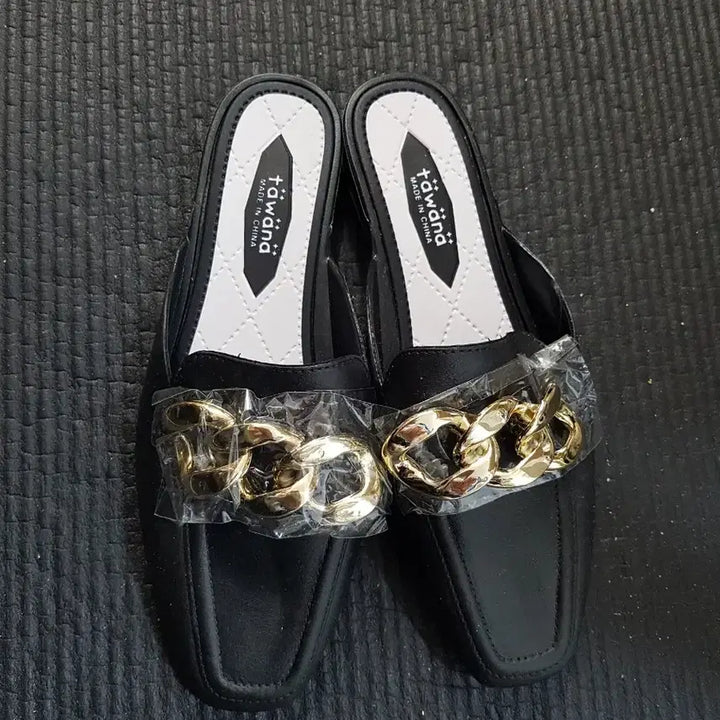 [BUNJANG] Tawana Gold Chain Black Mule Slippers / (미착용)Tawana 금장 체인 장식 블랙 뮬 슬리퍼