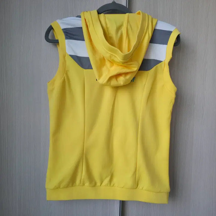 [BUNJANG] Le Coq Sportif Hooded Vest Yellow M / 르꼬끄 스포르티브 후드 조끼 노랑 M